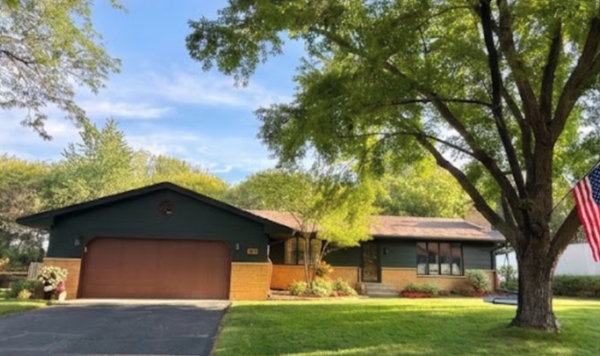 302 Heritage Circle N, Burnsville, MN 55337