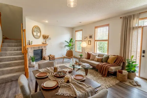 1586 Woodlynn Avenue #2, Saint Paul, MN 55109