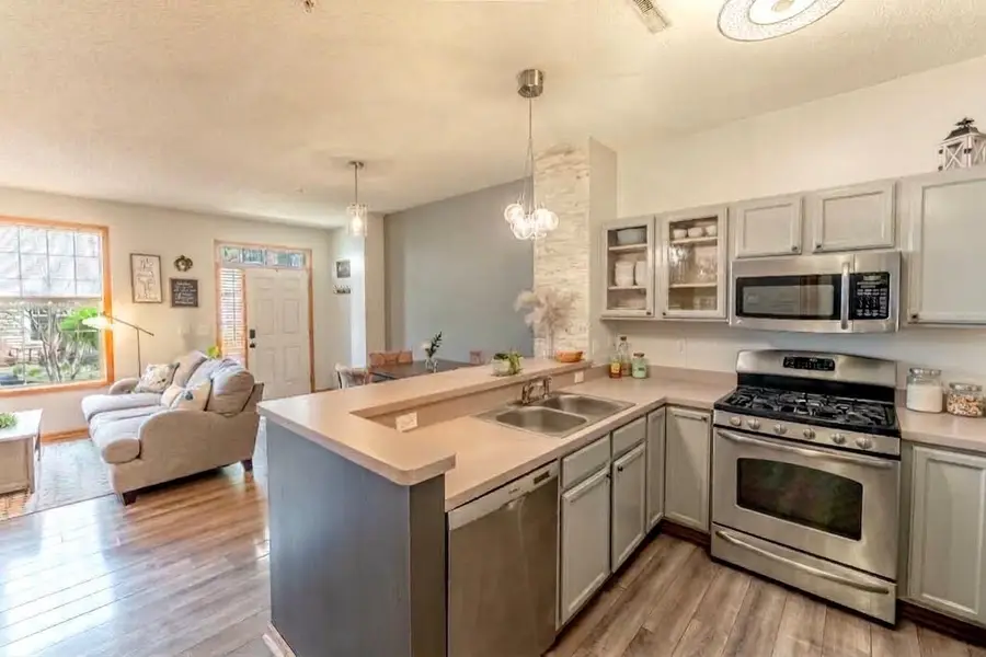 1586 Woodlynn Avenue #2, Saint Paul, MN 55109 - #3