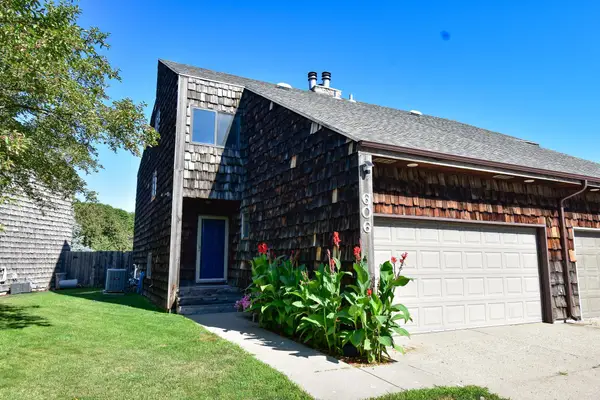 606 37th Avenue S, Moorhead, MN 56560