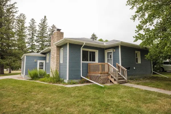 22 S California Avenue, Morris, MN 56267