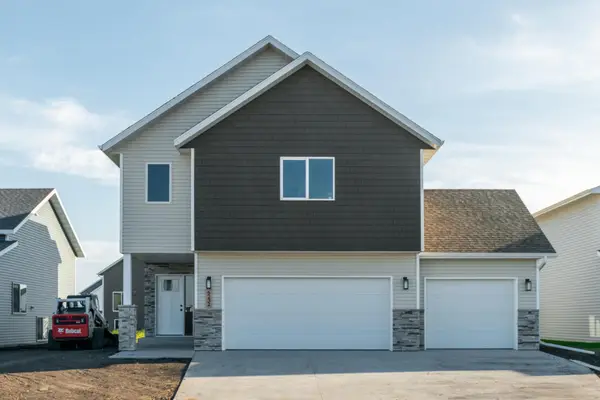 1147 Jill Drive W, West Fargo, ND 58078