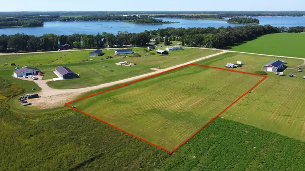 140 Bonnies Ln, Ottertail, MN 56571