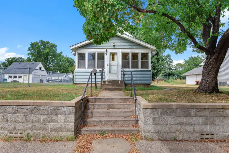 242 Park Street W, South Saint Paul, MN 55075 - #2