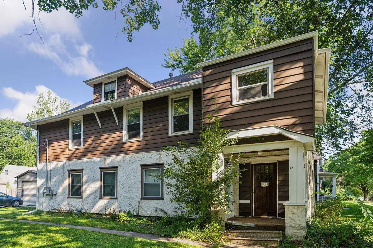1083 Chatsworth Street N, Saint Paul, MN 55103 - #1