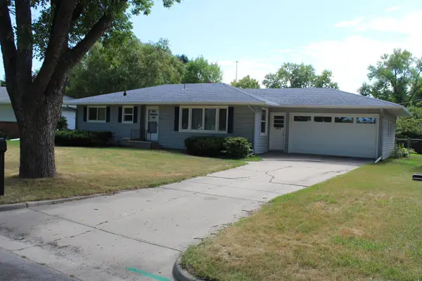2618 Rivershore Drive S, Moorhead, MN 56560