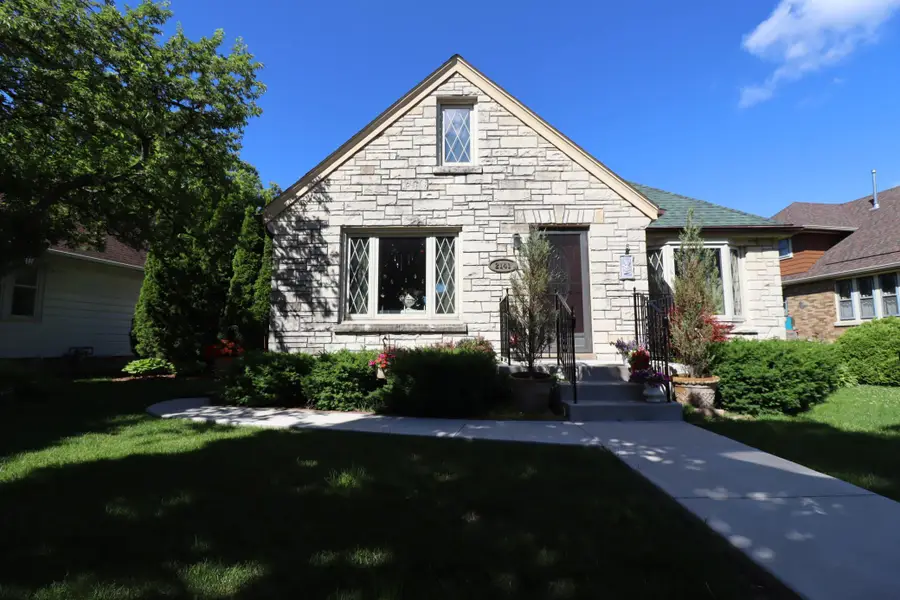 2141 S Livingston Terrace, West Allis, WI 53219 - #2