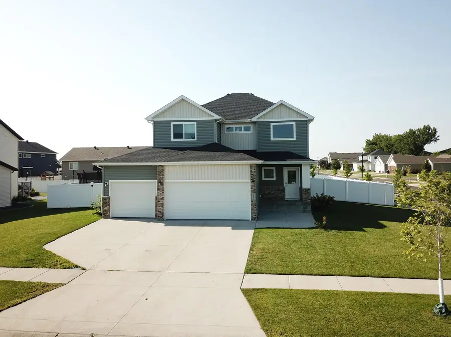 5494 Tanner Avenue S, Fargo, ND 58104 - #2