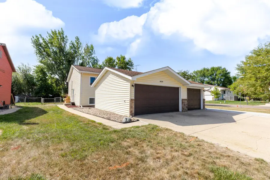 1626 34 1/2 Avenue S, Fargo, ND 58104 - #2
