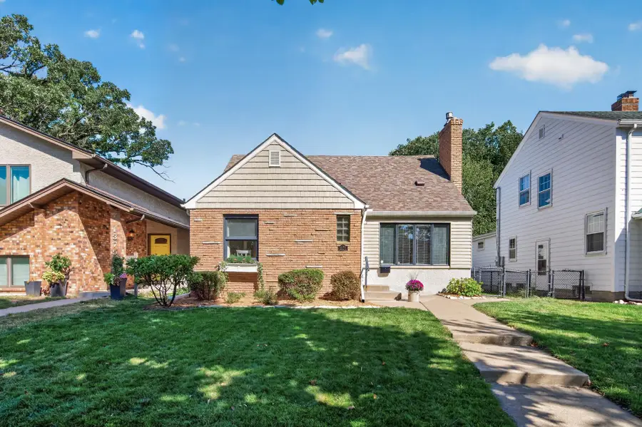 1371 Eleanor Avenue, Saint Paul, MN 55116 - #2