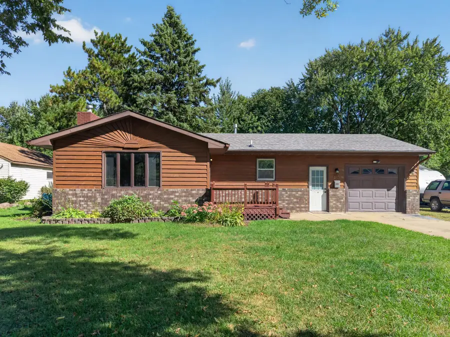 613 S Litchfield Avenue, Litchfield, MN 55355 - #2