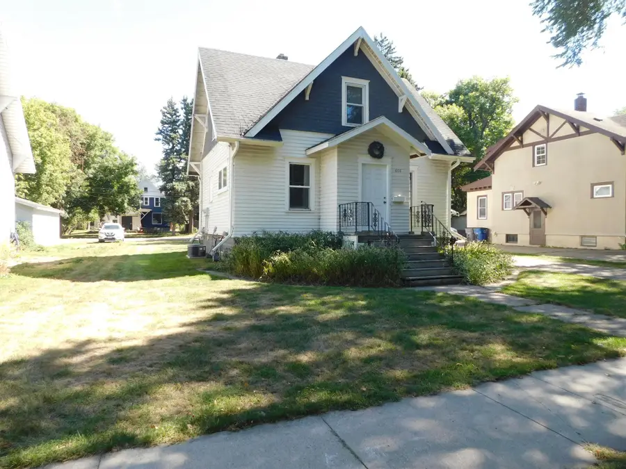 606 5th Street S, Moorhead, MN 56560 - #3