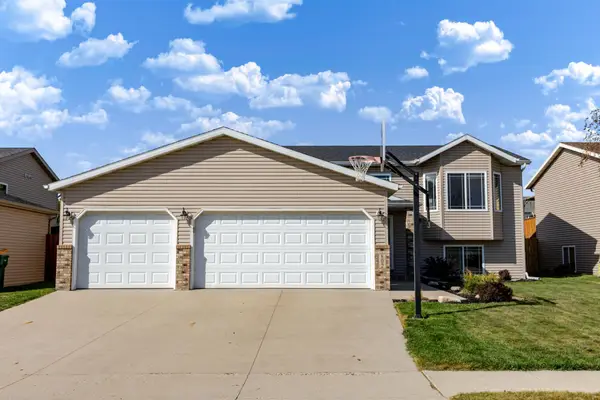 802 18th Avenue W, West Fargo, ND 58078