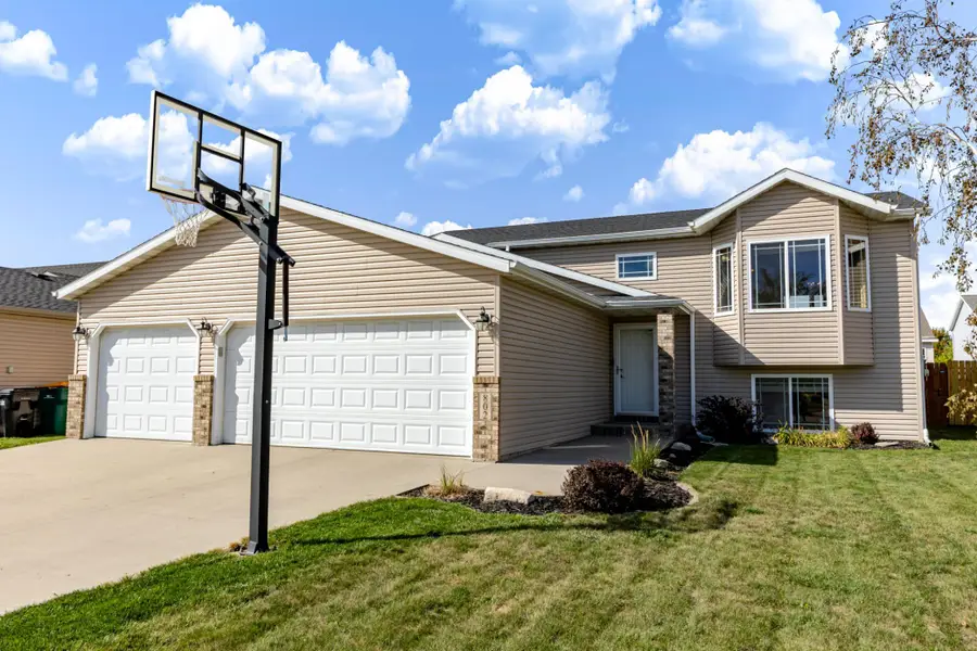 802 18th Avenue W, West Fargo, ND 58078 - #2