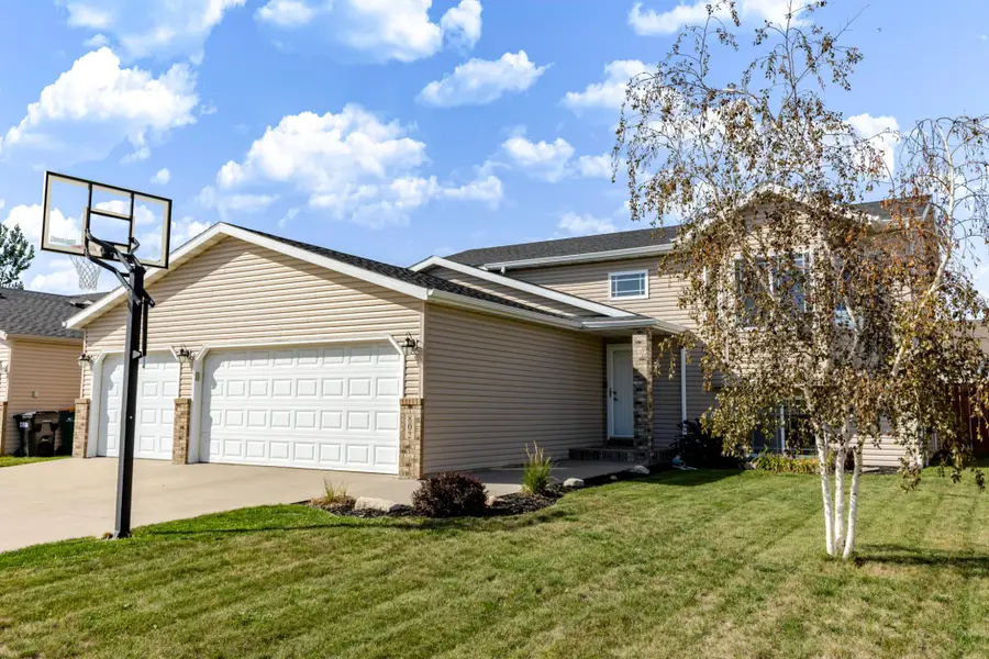 802 18th Avenue W, West Fargo, ND 58078 - #3