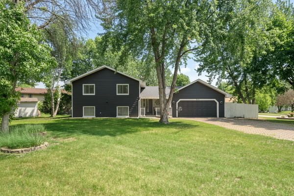 7712 N College Park Drive, Minneapolis, MN 55445