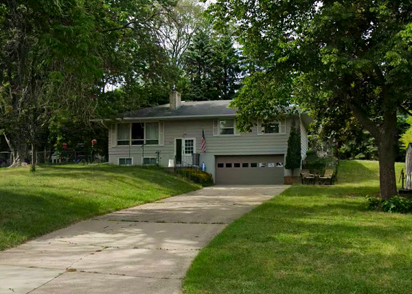 724 E 152nd Street, Burnsville, MN 55306