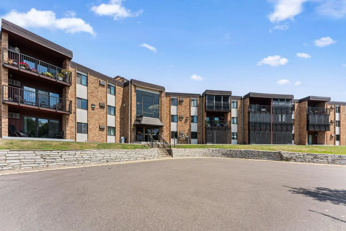 2700 Oxford Street N #101, Saint Paul, MN 55113 - #1