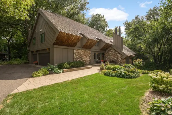 694 Maple Park Drive, Mendota Heights, MN 55118