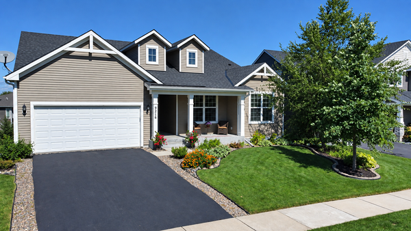 9216 Lighthouse Lane, Woodbury, MN 55129