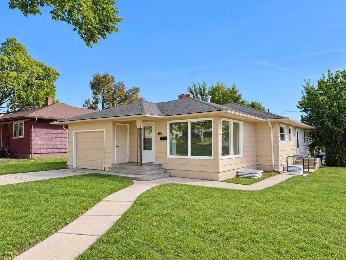 862 2nd Avenue Nw, Valley City, ND 58072 - #1