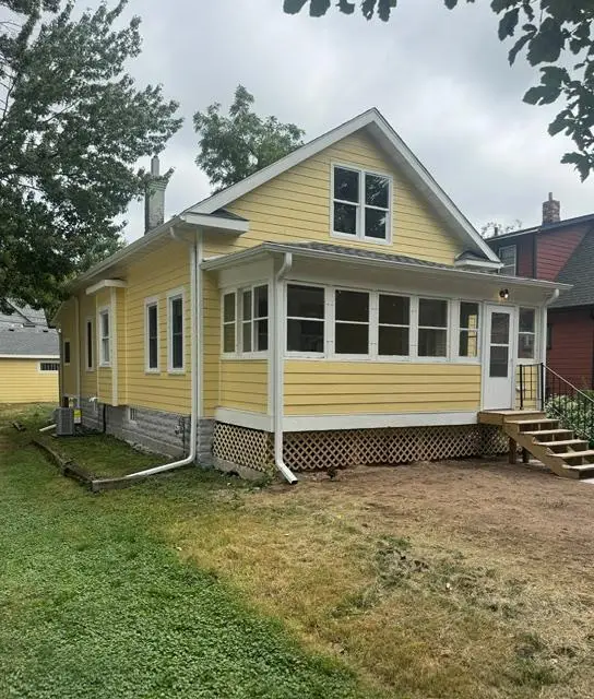1040 24th Avenue Se, Minneapolis, MN 55414