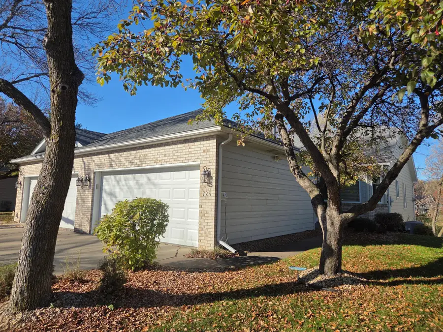 725 Emerald Ridge, Roseville, MN 55113 - #2