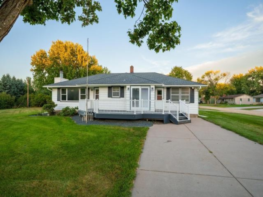 327 Pine Avenue, Vermillion, MN 55085 - #1
