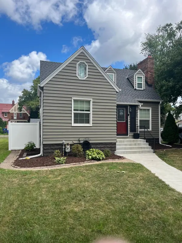 755 Cottage Avenue E, Saint Paul, MN 55106