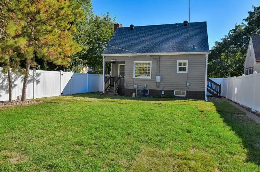 755 Cottage Avenue E, Saint Paul, MN 55106 - #3