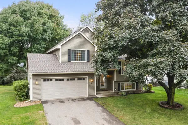 121 Fox Hollow Drive, Chanhassen, MN 55317