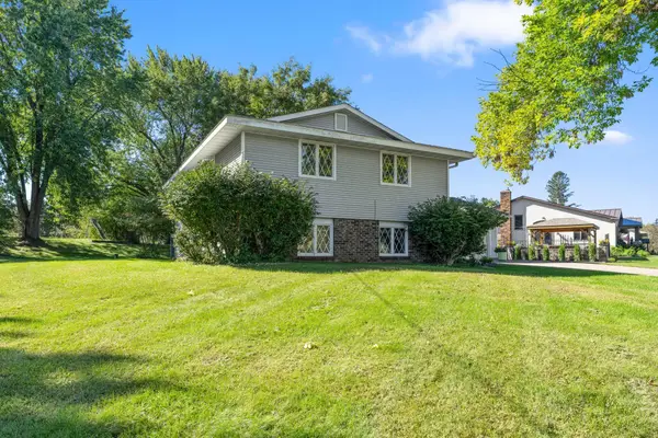 8989 Lake Jane Trail N, Lake Elmo, MN 55042