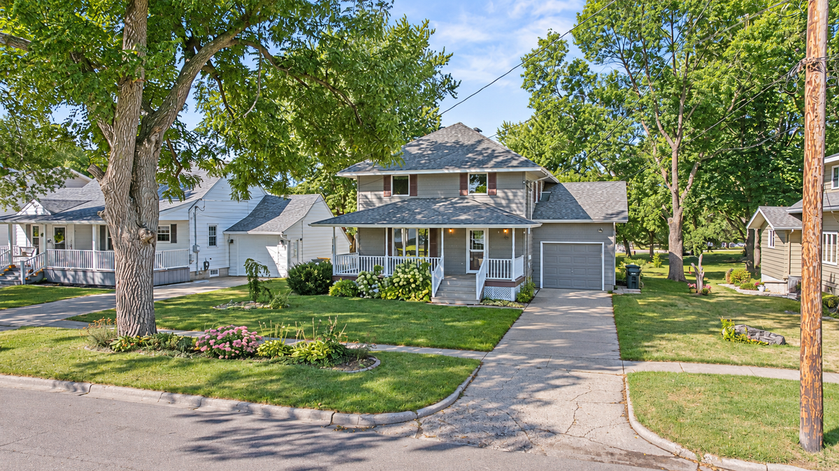 165 W 5th Street N, Cottonwood, MN 56229 - #1
