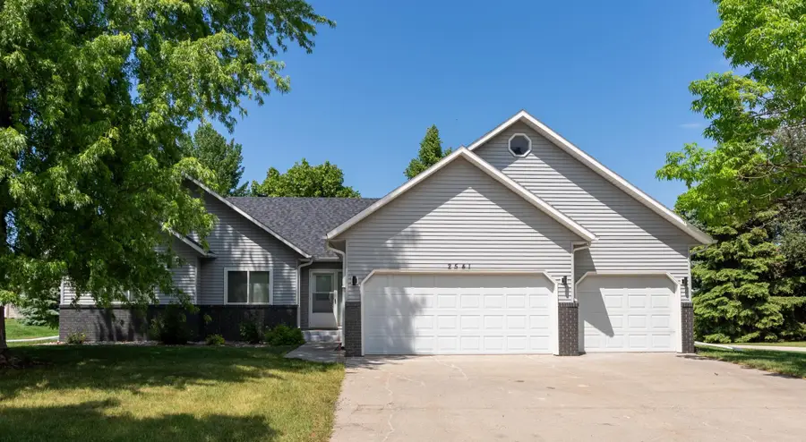 2541 S 26th Avenue S, Fargo, ND 58103 - #3