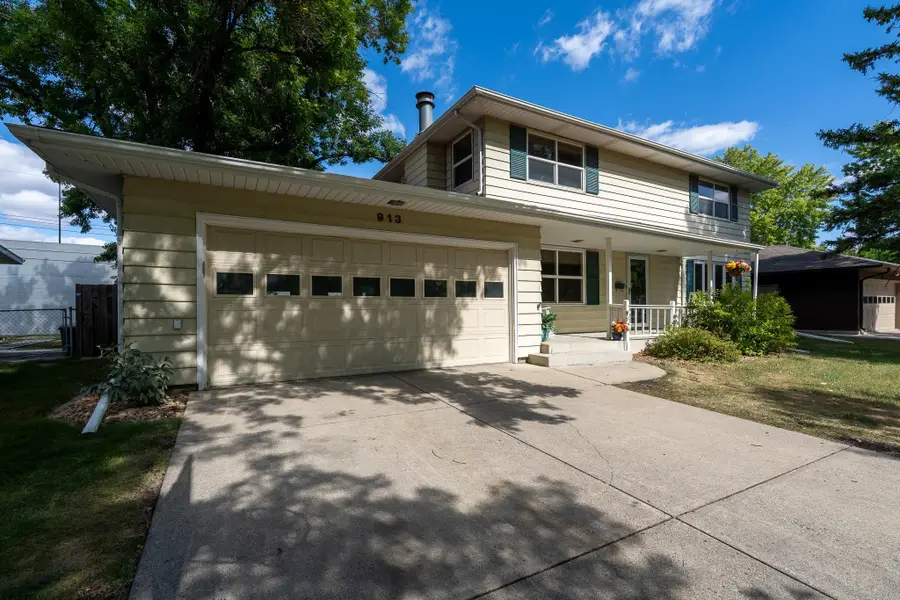 913 Park Drive S, Fargo, ND 58103 - #2