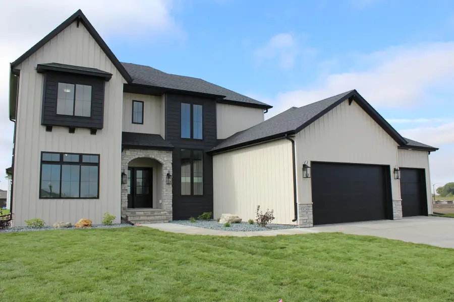 3248 66th Avenue S, Fargo, ND 58104 - #3