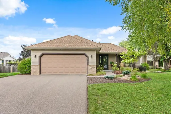 8821 Rainier Court, Woodbury, MN 55125