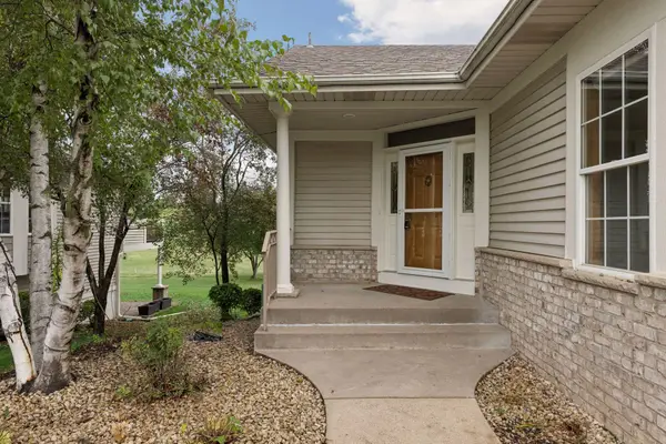 492 Holly Lane N, Oakdale, MN 55128