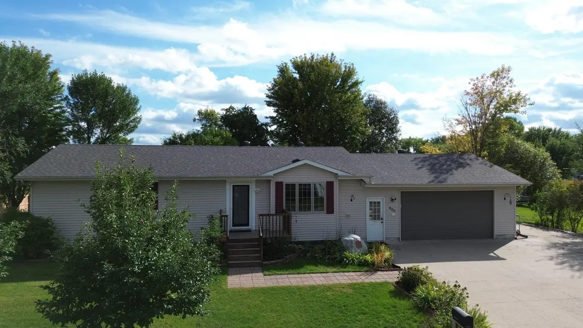 604 10th Avenue Se, Barnesville, MN 56514 - #1