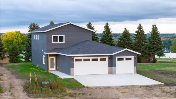 1236 4th Avenue Nw, Valley City, ND 58072