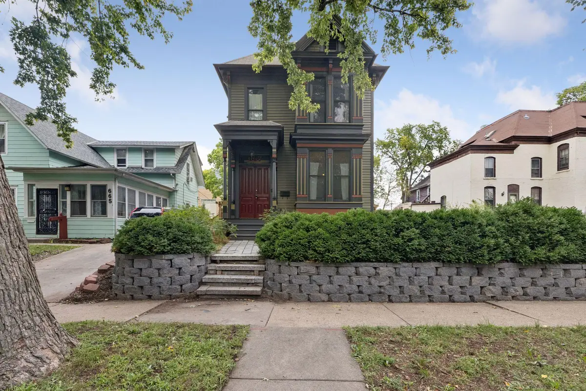 667 5th Street E, Saint Paul, MN 55106 - #1