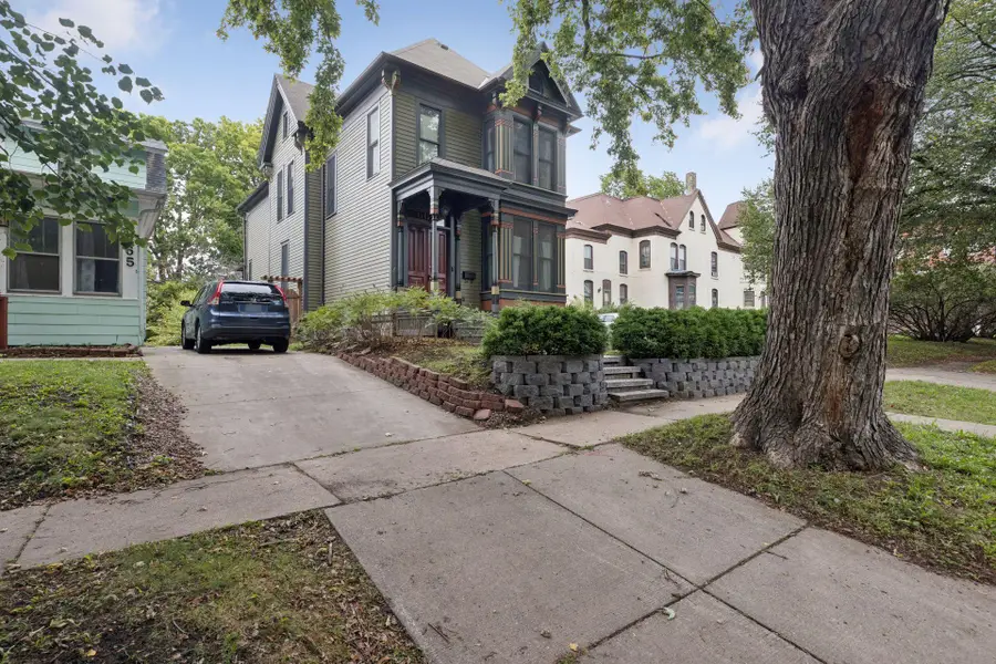 667 5th Street E, Saint Paul, MN 55106 - #3