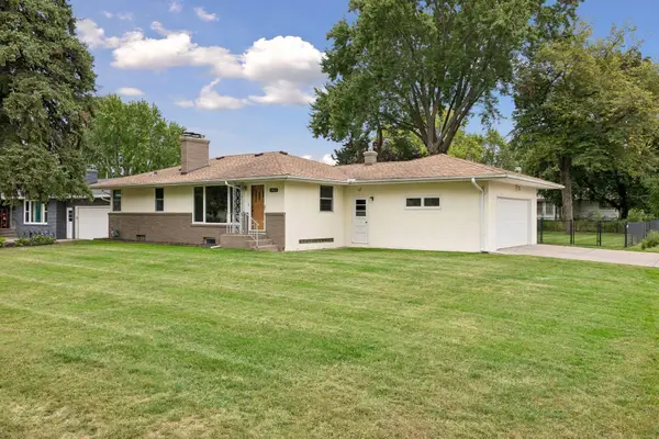 1416 Clarmar Avenue W, Roseville, MN 55113