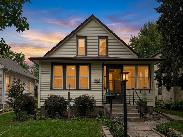 864 Delaware Avenue, Saint Paul, MN 55107