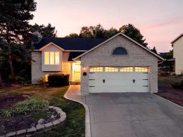 2824 Mckinley Drive, Woodbury, MN 55125
