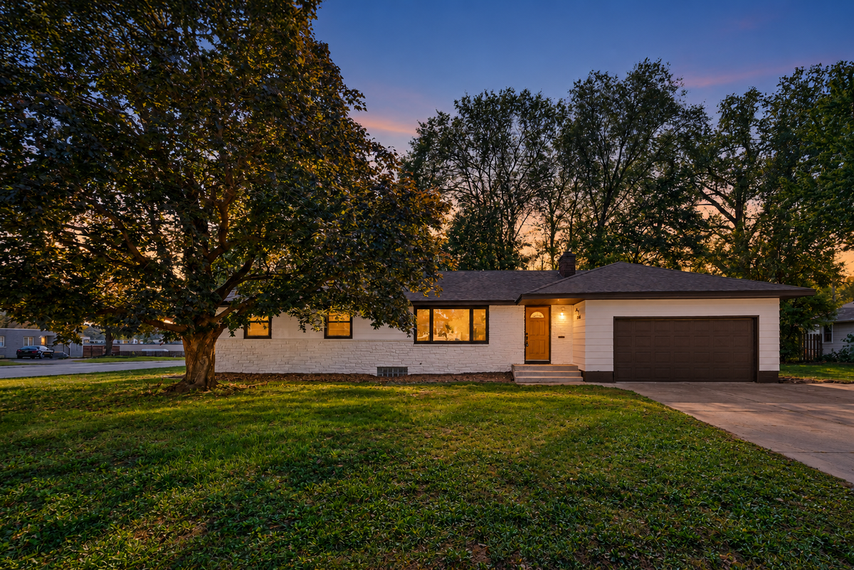 4243 Douglas Drive N, Minneapolis, MN 55422 - #1