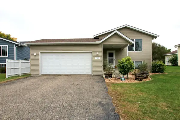 715 Louisiana Street Nw, Hutchinson, MN 55350