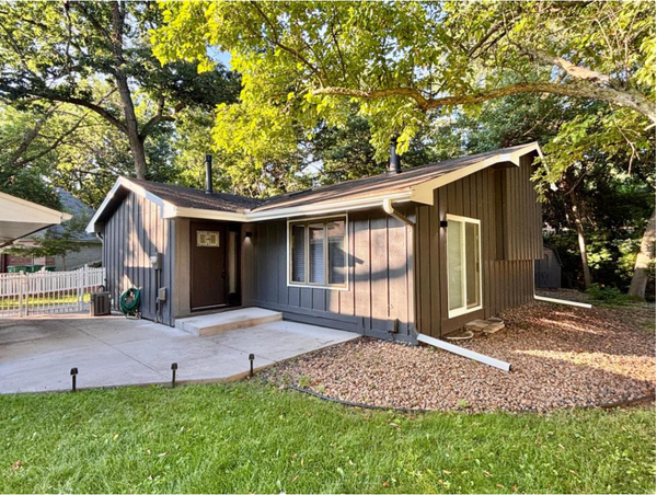 1414 W Danube Road, Minneapolis, MN 55432