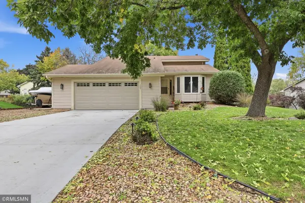 720 Sierra Trail, Chanhassen, MN 55317