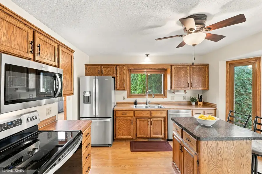 720 Sierra Trail, Chanhassen, MN 55317 - #2